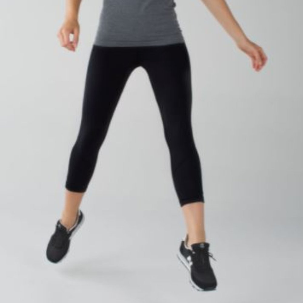 LULULEMON ATHLETICA Black legging (~22inch inseam)